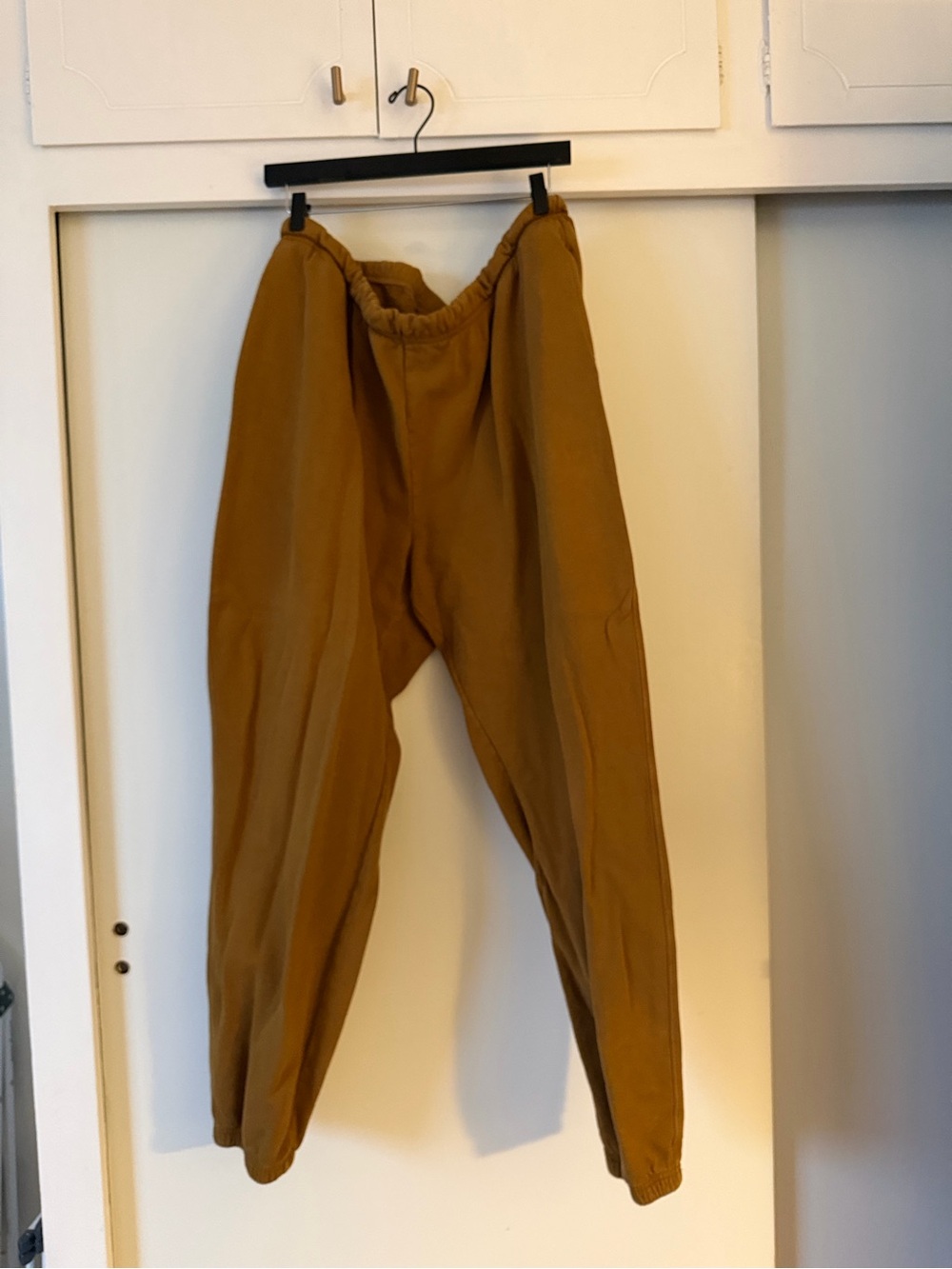 Good American Women's Joggers in Caramel